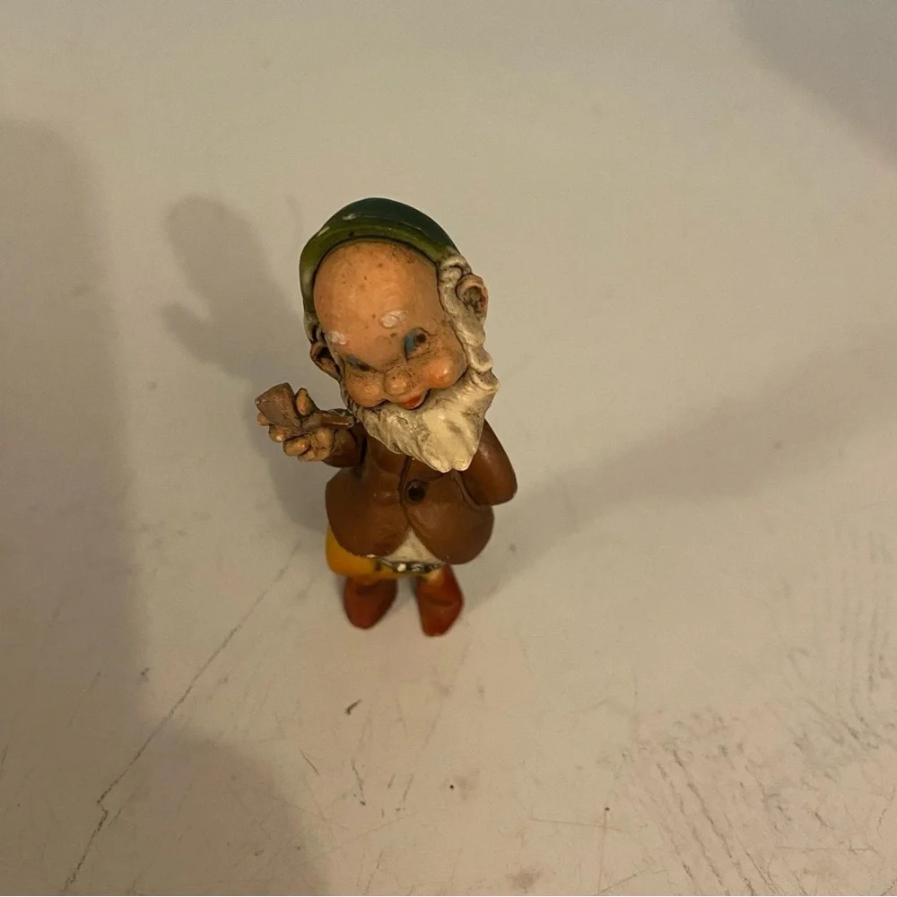 Vintage Disney Snow White And The Seven Dwarf/Dwarves Doc Figurine